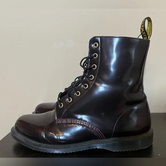 Dr. Martens | Elsham Lace-Up Boots in Cherry Red - Picture 5 of 9